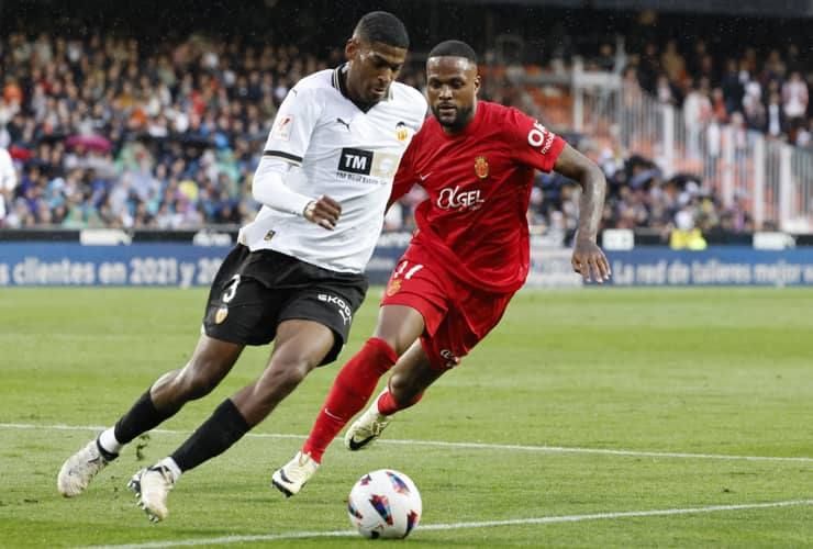 Cristhian Mosquera in campo con la maglia del Valencia – foto ANSA JMania.it - Fattidipallone.it