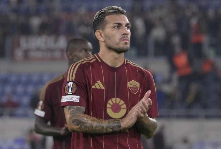 Leandro Paredes in campo con la maglia giallorossa della Roma - foto LaPresse – Fattidipallone.it