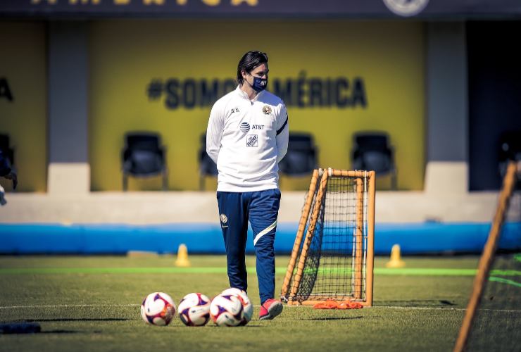 Santiago Solari durante gli allenamenti con il Club America nel 2021 - fonte X - Fattidipallone.it