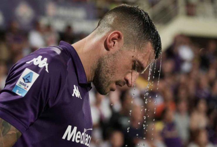 Cristiano Biraghi in campo con la maglia viola - foto LaPresse - Fattidipallone.it