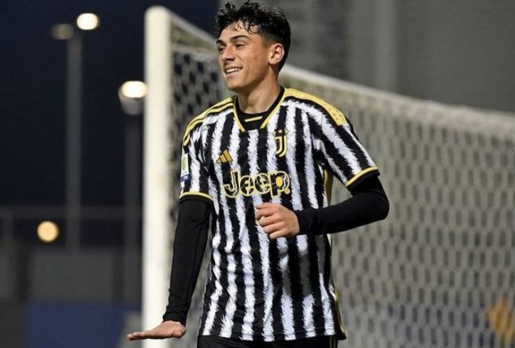 Diego Pugno con la maglia 32 della Juve Next Gen prima dell'esordio in A contro il Lecce - fonte X @pazzamente_juve - Fattidipallone.it