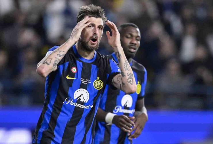 Francesco Acerbi si dispera in campo con la maglia dell'Inter - foto LaPresse – Fattidipallone.it