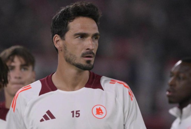 Mats Hummels in campo con il numero 15 della Roma - foto LaPresse - Fattidipallone.it