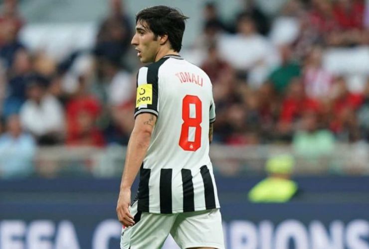 Sandro Tonali con la maglia del Newcastle - foto LaPresse - Fattidipallone.it