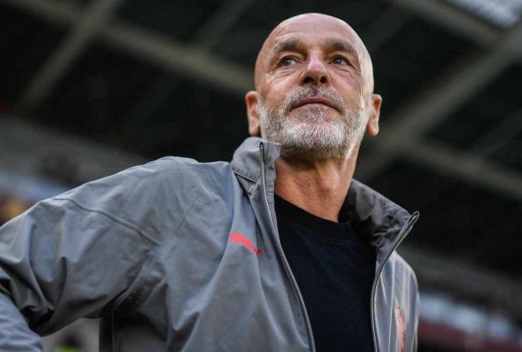 Stefano Pioli assiste al match dei suoi - foto LaPresse - Fattidipallone.it