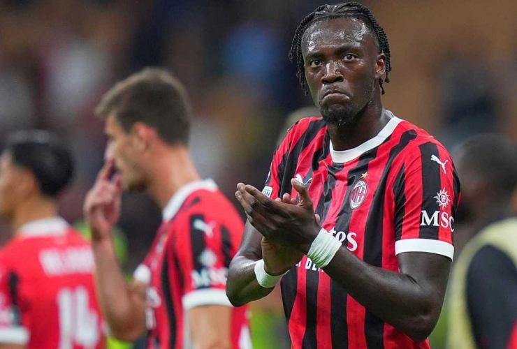 Tammy Abraham in campo con la maglia del Milan – foto LaPresse – Fattidipallone.it