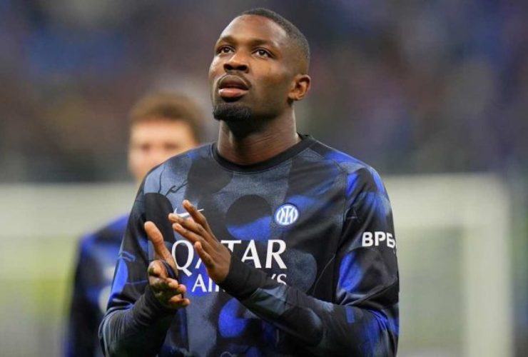 Marcus Thuram con lo sguardo rivolto verso il cielo - foto LaPresse - Fattidipallone.it