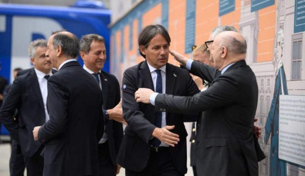 Presidente, mi senti? Qui urge un difensore e alla svelta | Inzaghi sguinzaglia tutti e chiede rinforzi: Marotta dà via al Tango