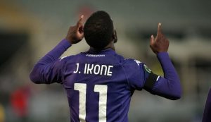 Ikoné con la maglia viola - foto LaPresse - Fattidipallone.it